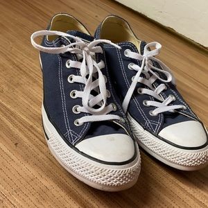 Navy blue converse